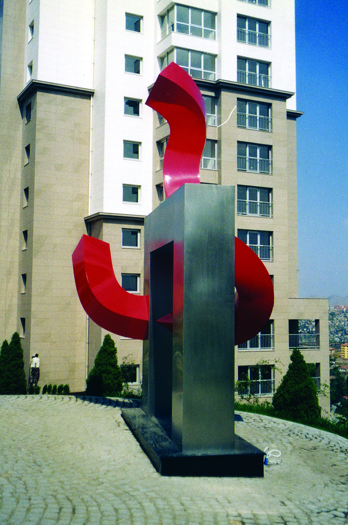 esber_karayalcin_mesa_03